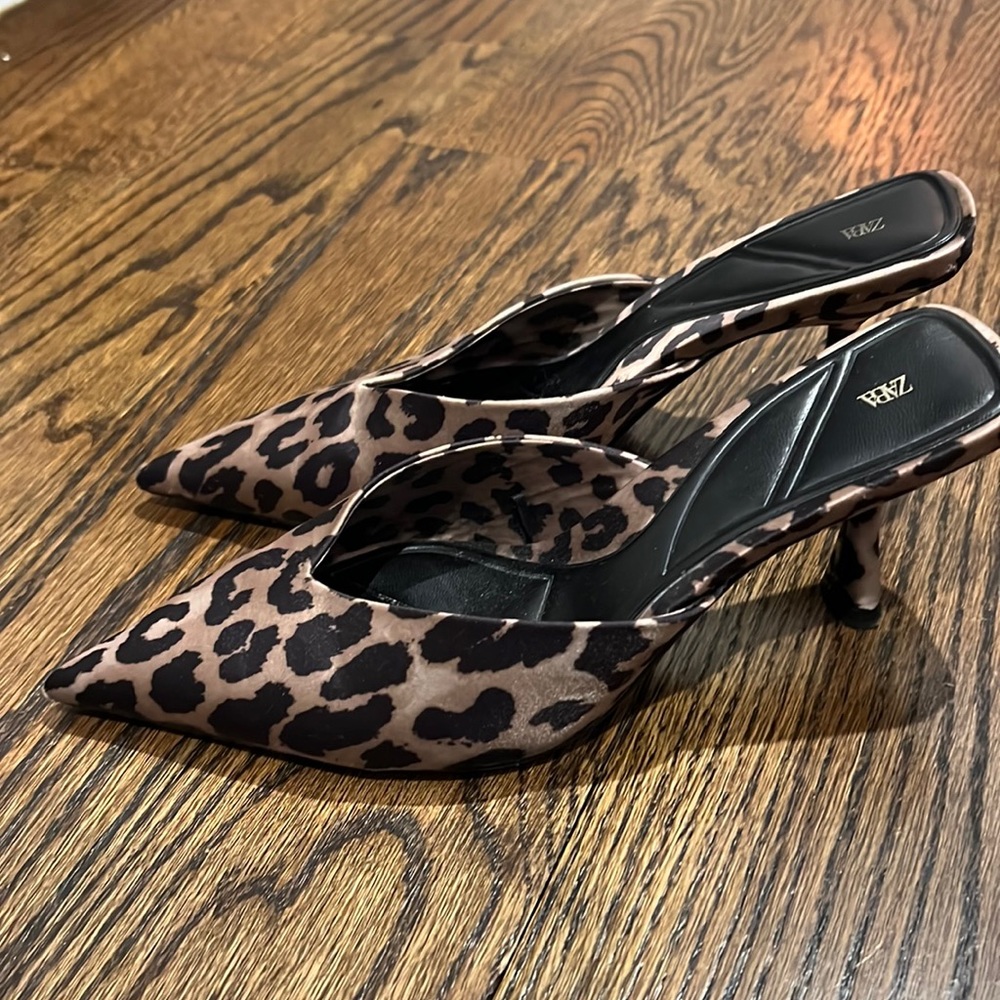 Zara ANIMAL PRINT MULES. POINTED TOES. V-SHAPED VAMP.